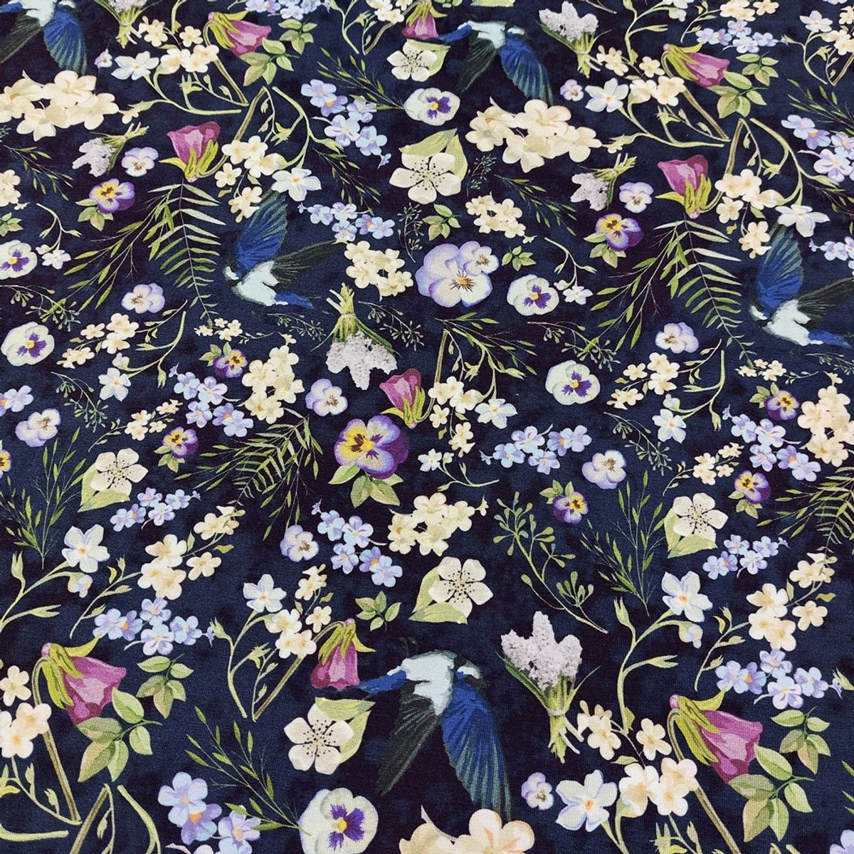Viskosejersey - blomster og fugler, marine