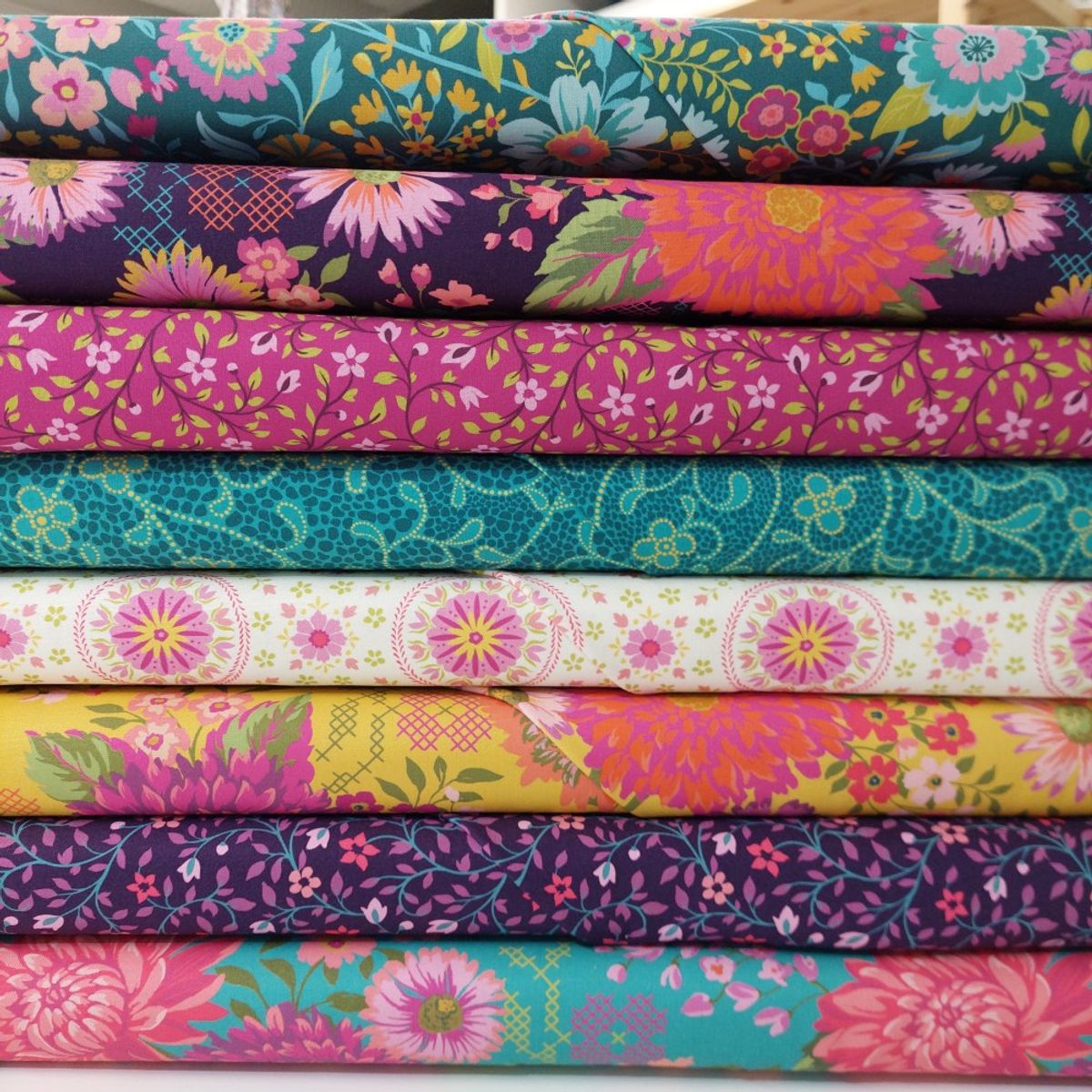 Happy Minis - Parlor